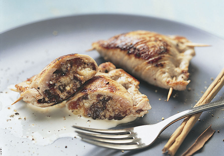 Escalopes de vedella amb farcit de prunes i Gruyère a la salsa de canyella