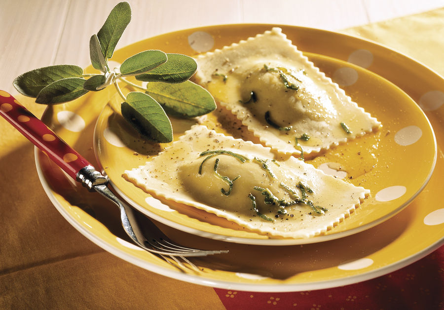 Raviolis gegants amb Gruyère a la mantega de sàlvia