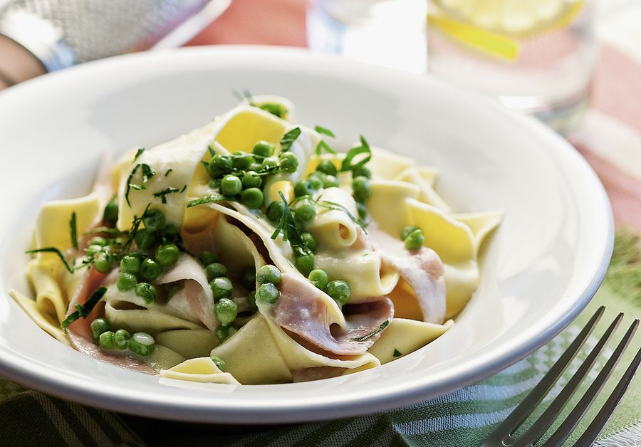 Pasta amb salsa de pernil i formatge