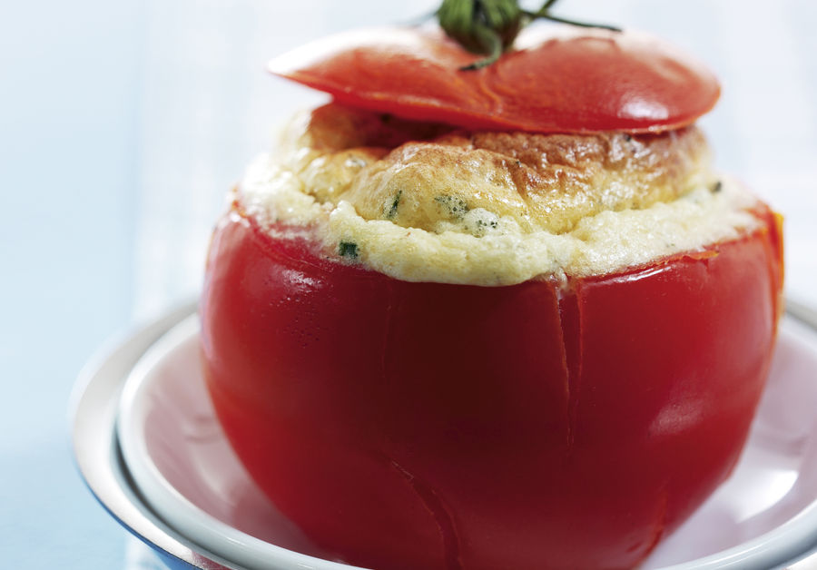 Tomàquets amb farcit de suflé de fines herbes